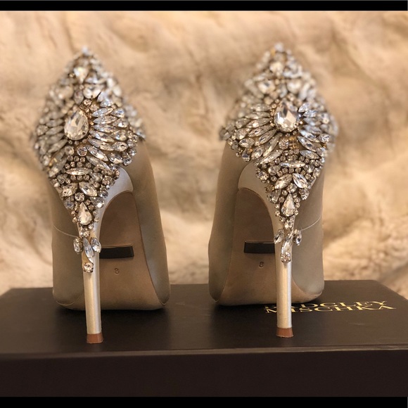 Badgley Mischka Shoes - ✅ MAKE AN OFFER ✅ Badgley Mischka Pump